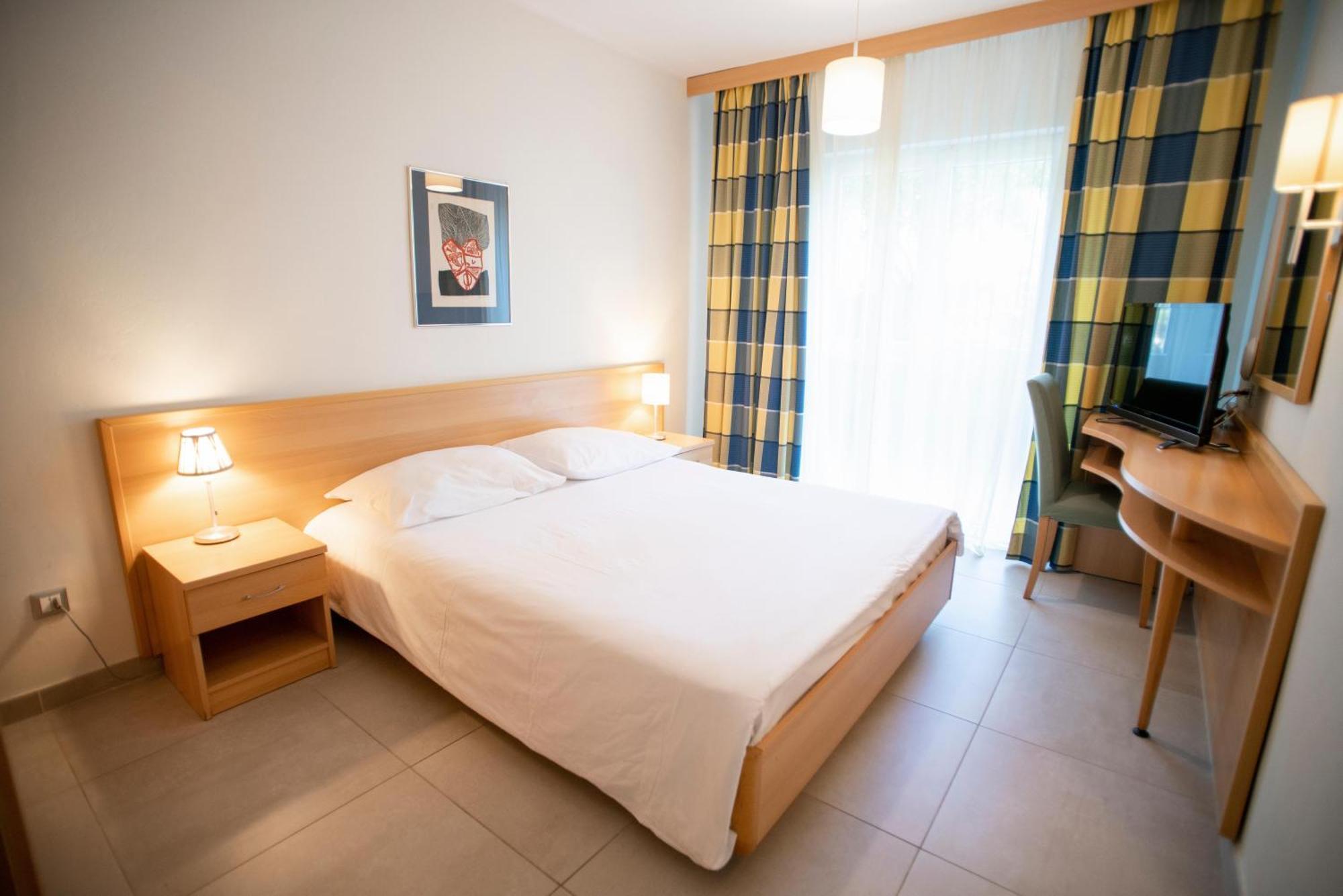 Aminess Vival Casa Velaris Hotel Supetar Exterior photo