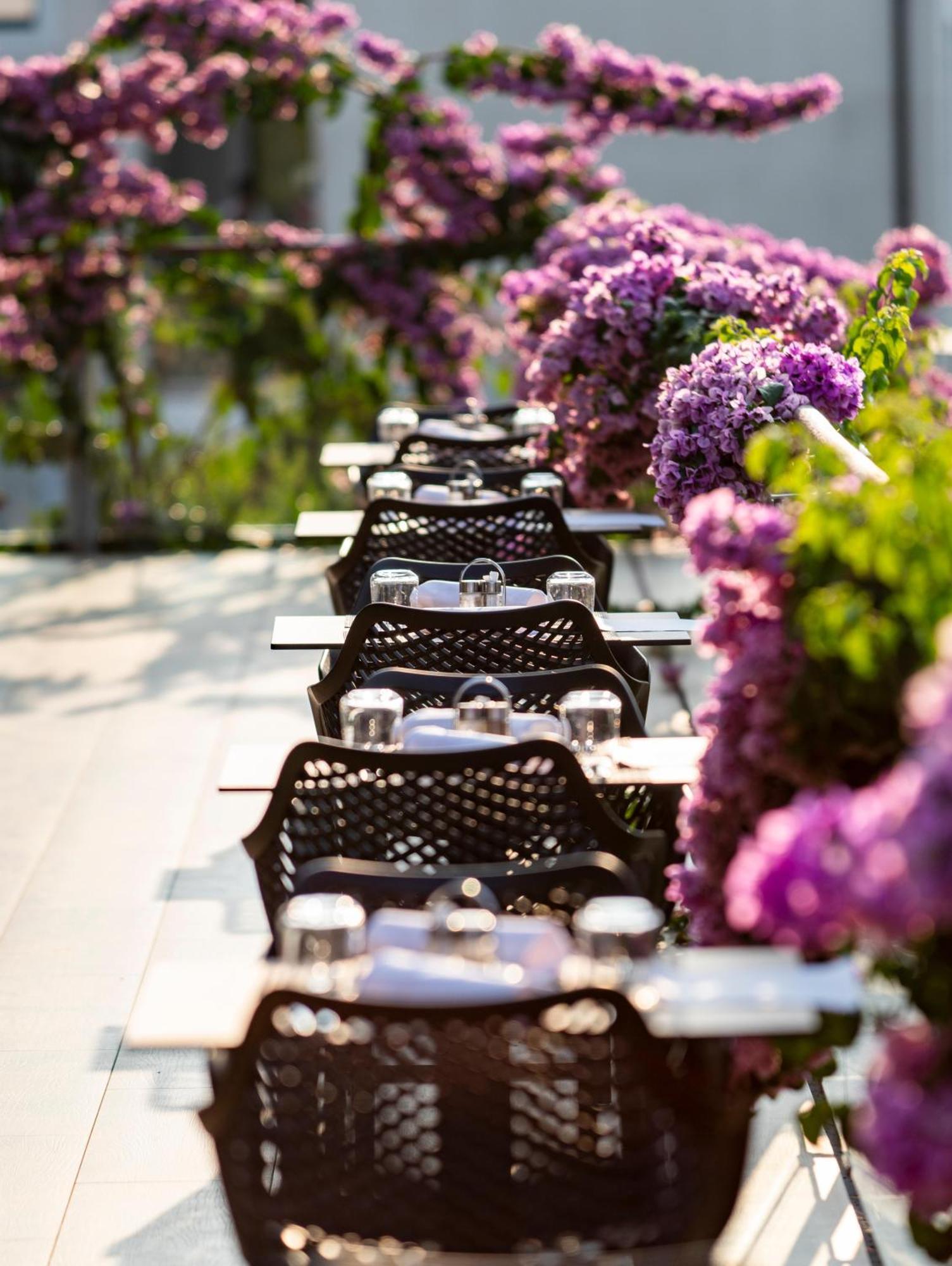 Aminess Vival Casa Velaris Hotel Supetar Exterior photo