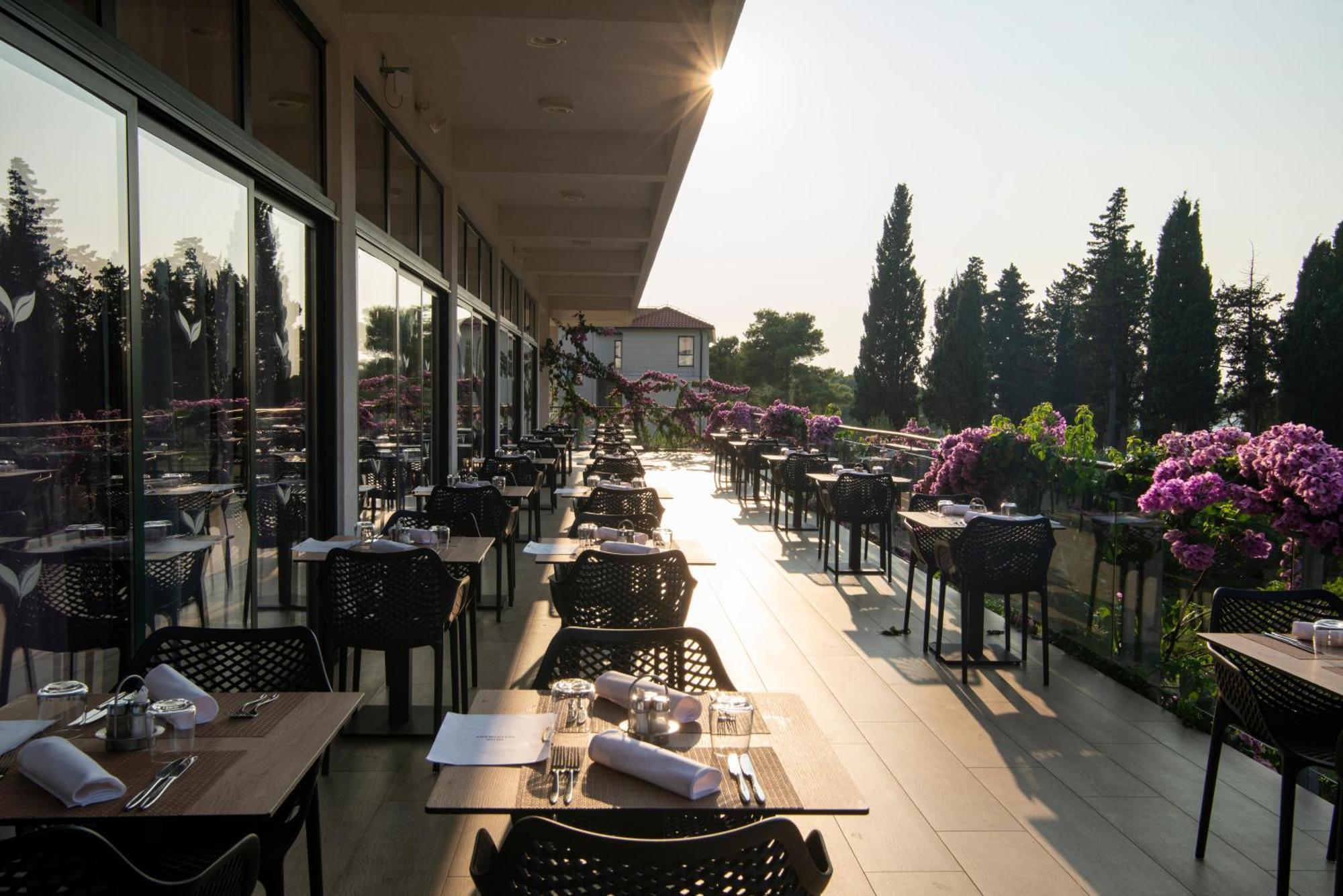Aminess Vival Casa Velaris Hotel Supetar Exterior photo