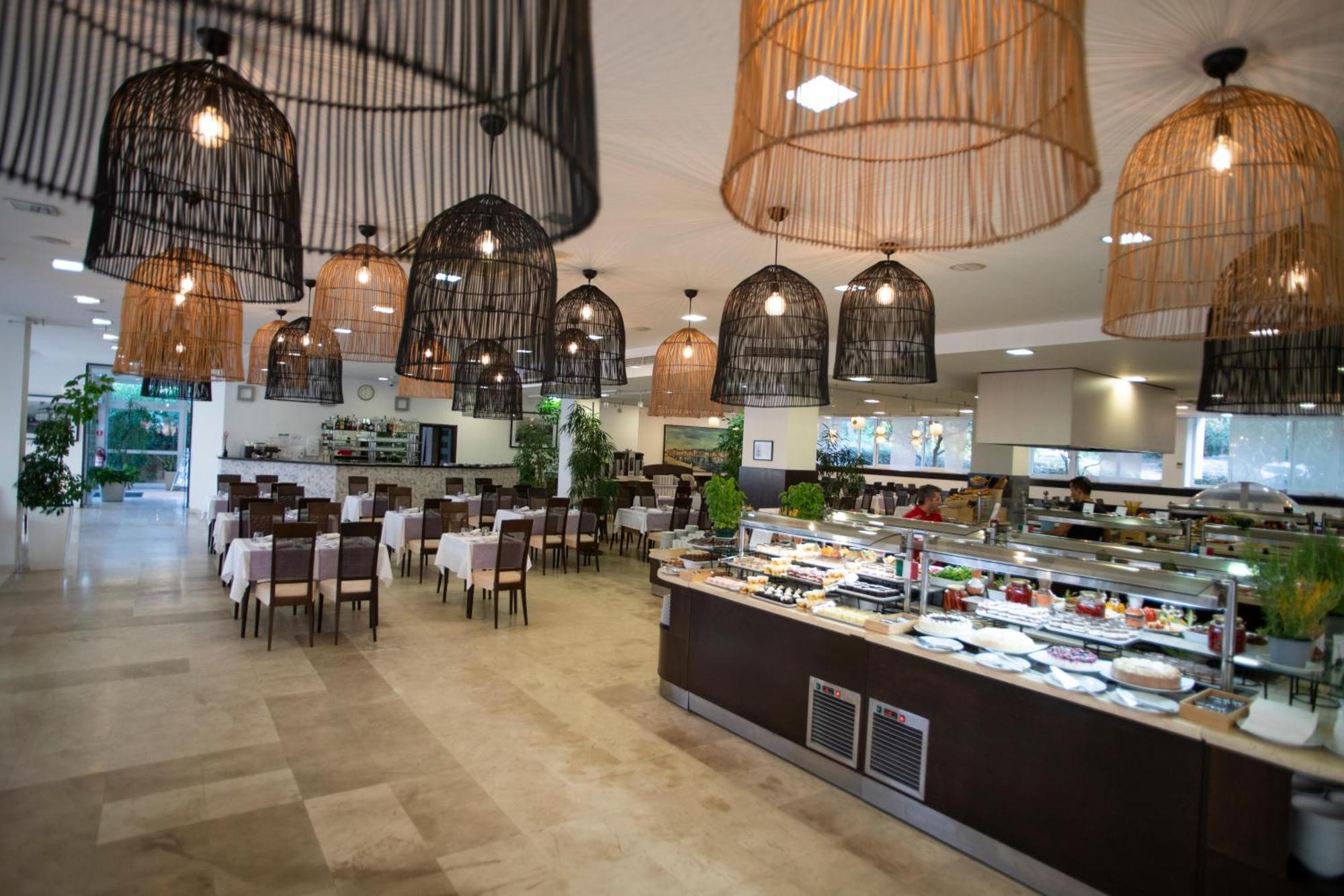 Aminess Vival Casa Velaris Hotel Supetar Exterior photo