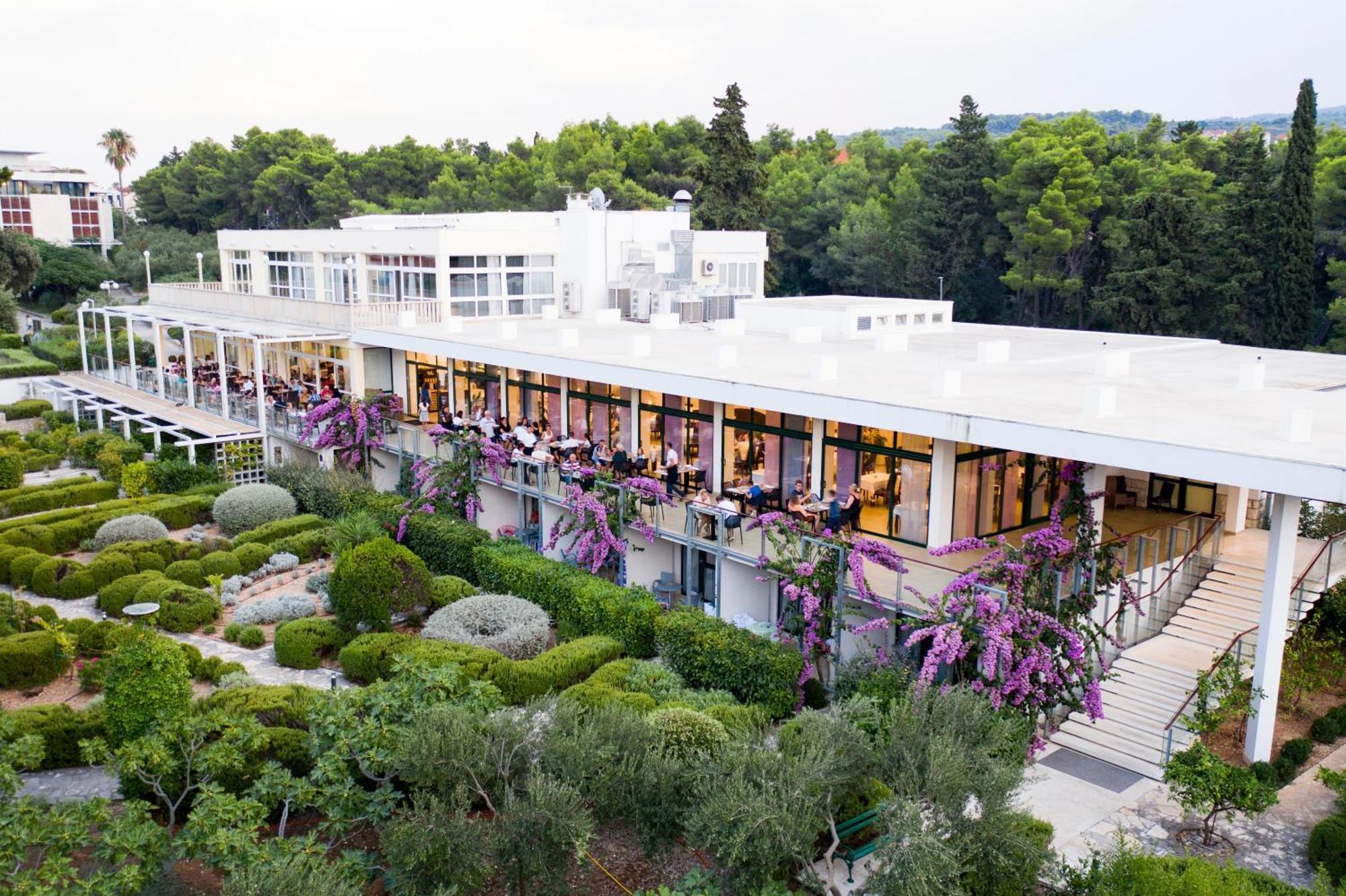 Aminess Vival Casa Velaris Hotel Supetar Exterior photo