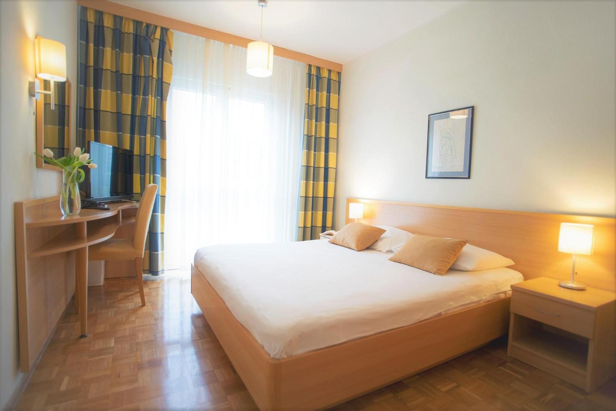 Aminess Vival Casa Velaris Hotel Supetar Exterior photo