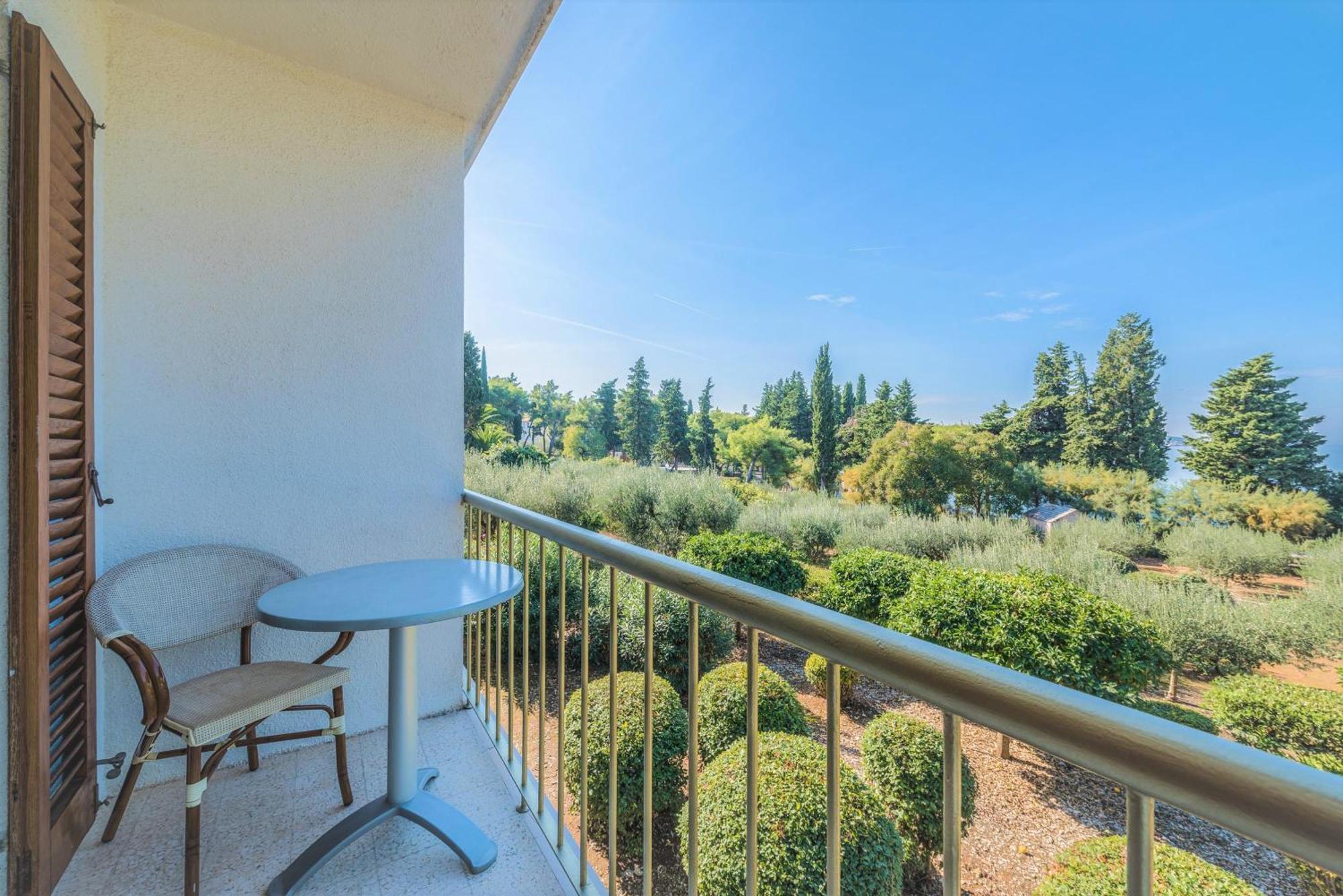 Aminess Vival Casa Velaris Hotel Supetar Exterior photo