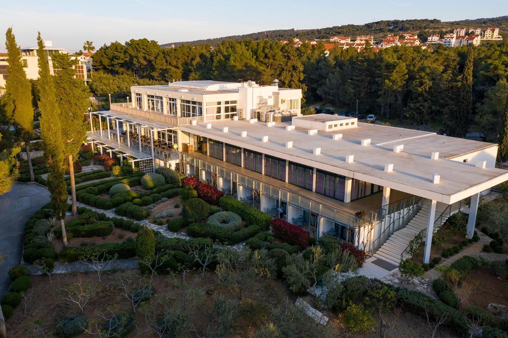 Aminess Vival Casa Velaris Hotel Supetar Exterior photo