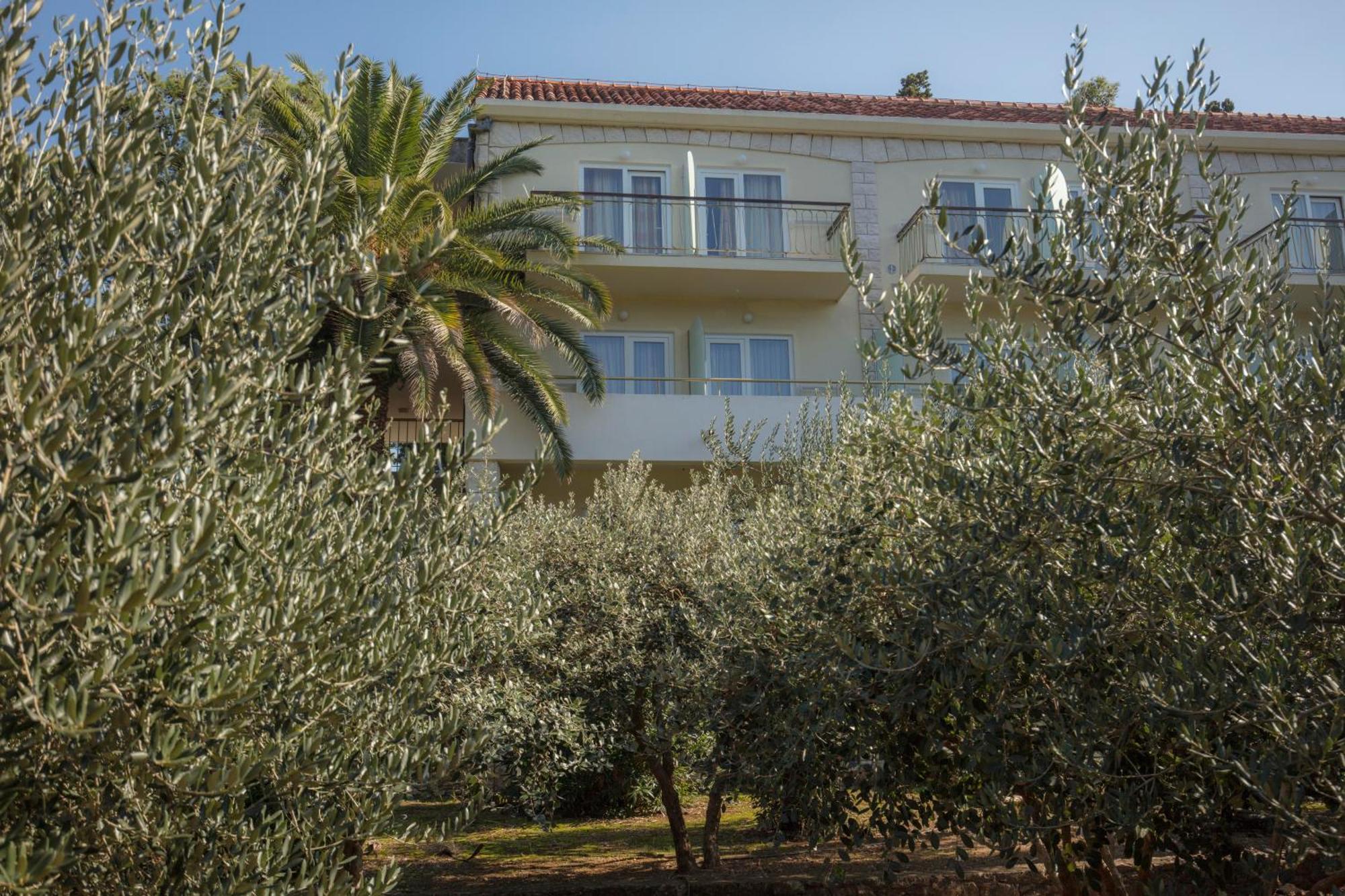Aminess Vival Casa Velaris Hotel Supetar Exterior photo