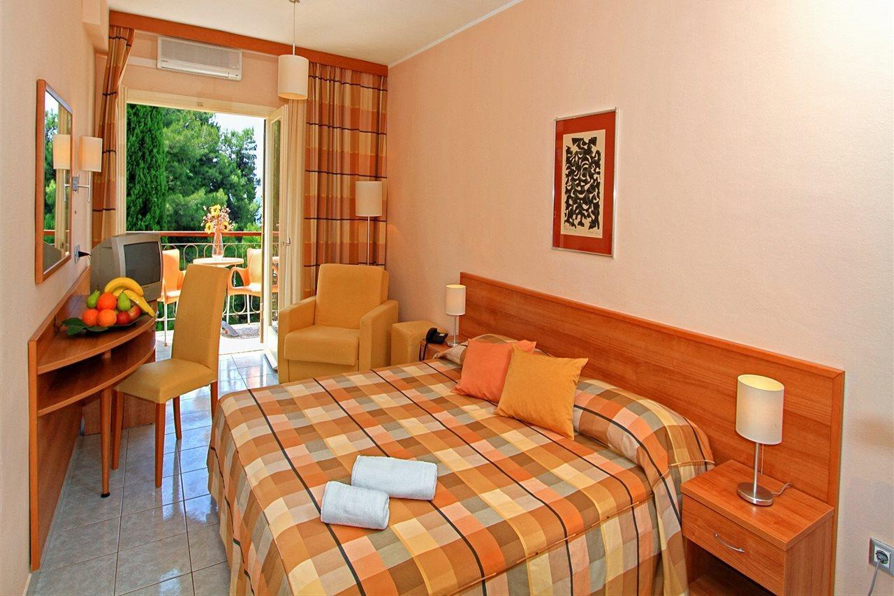 Aminess Vival Casa Velaris Hotel Supetar Exterior photo