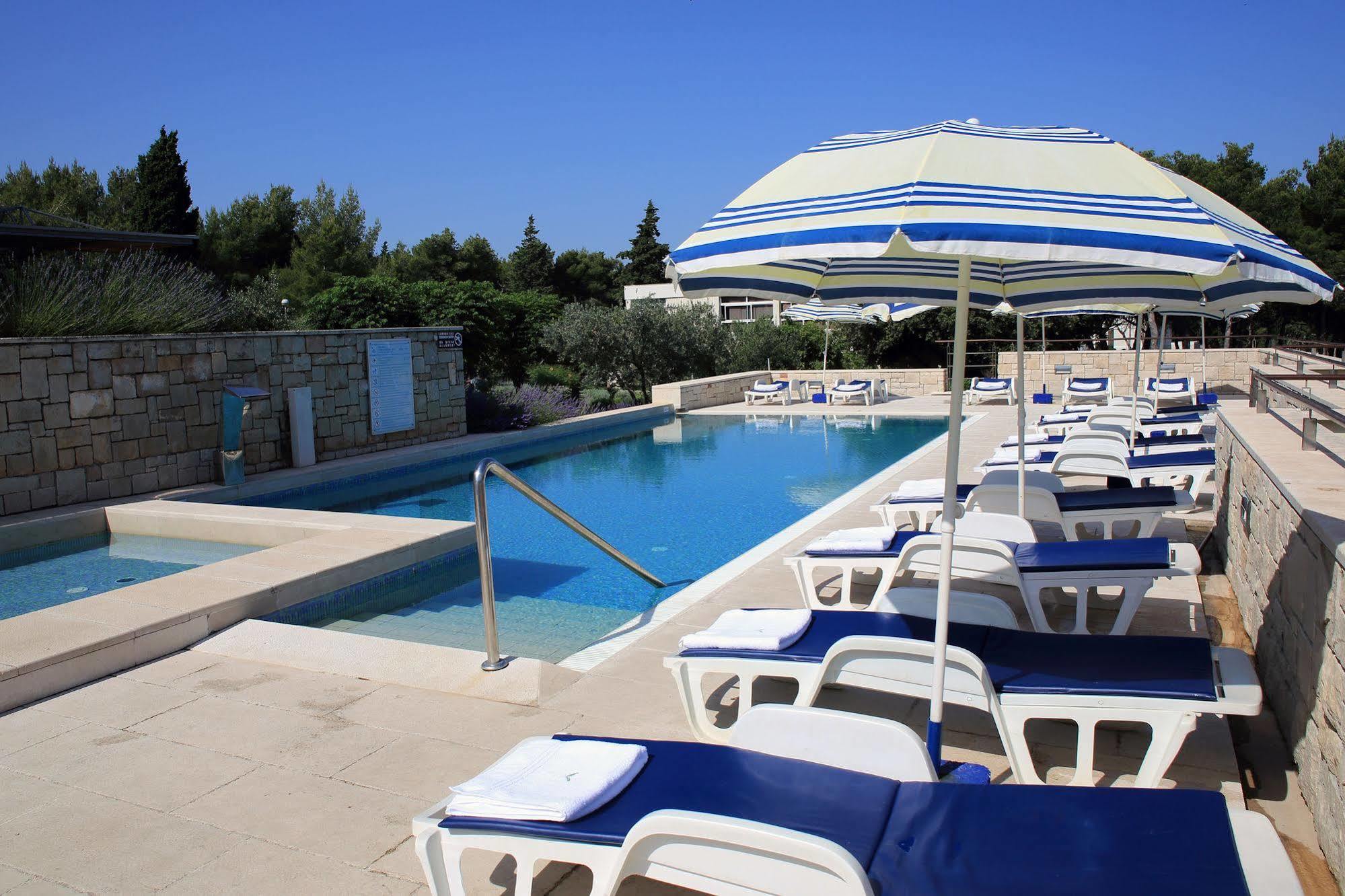 Aminess Vival Casa Velaris Hotel Supetar Exterior photo